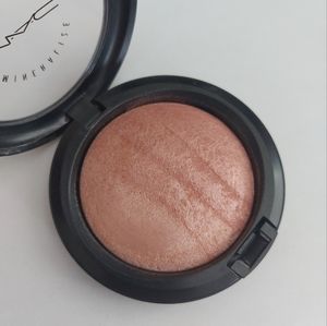 MAC mineralize skinfinish blonde